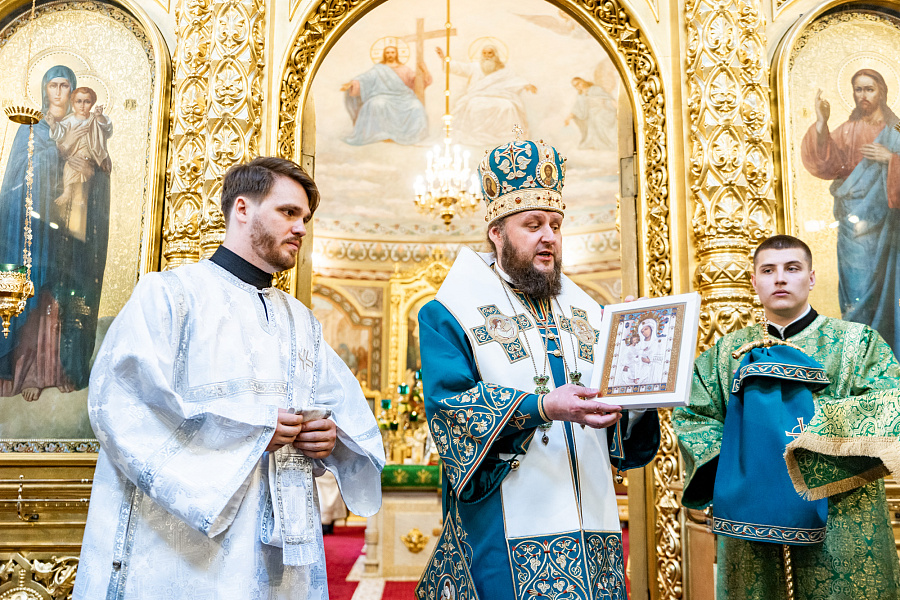 Божественная литургия и вечерня с чтением коленопреклонных молитв в Троицком кафедральном соборе Подольска